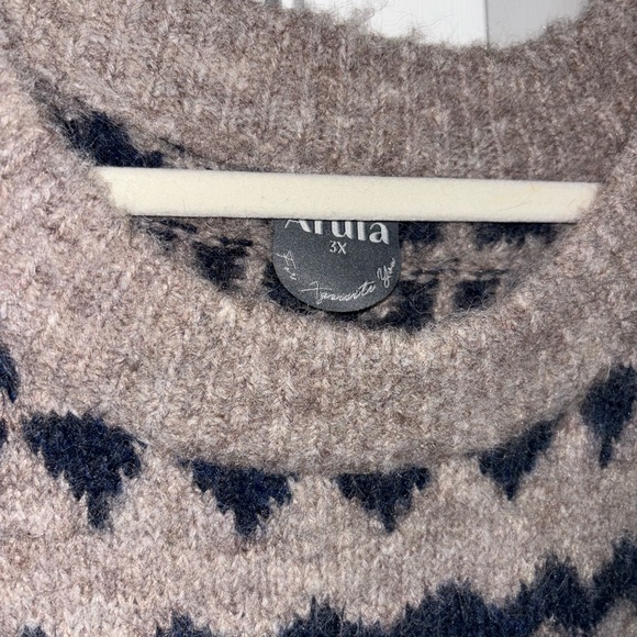 Cozy Patterned Sweater - Picture 3 of 3